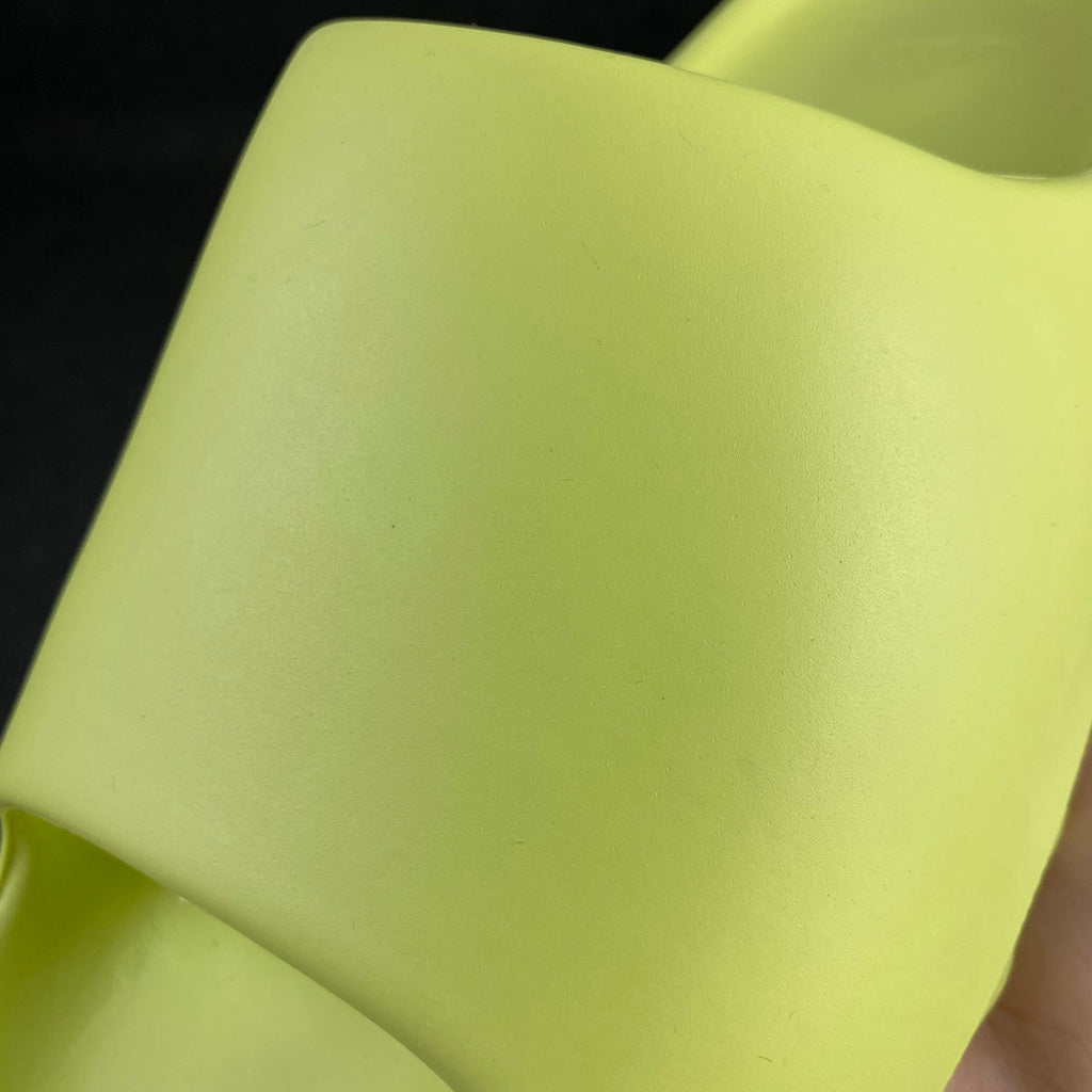 Yeezy Slides 'Glow Green'